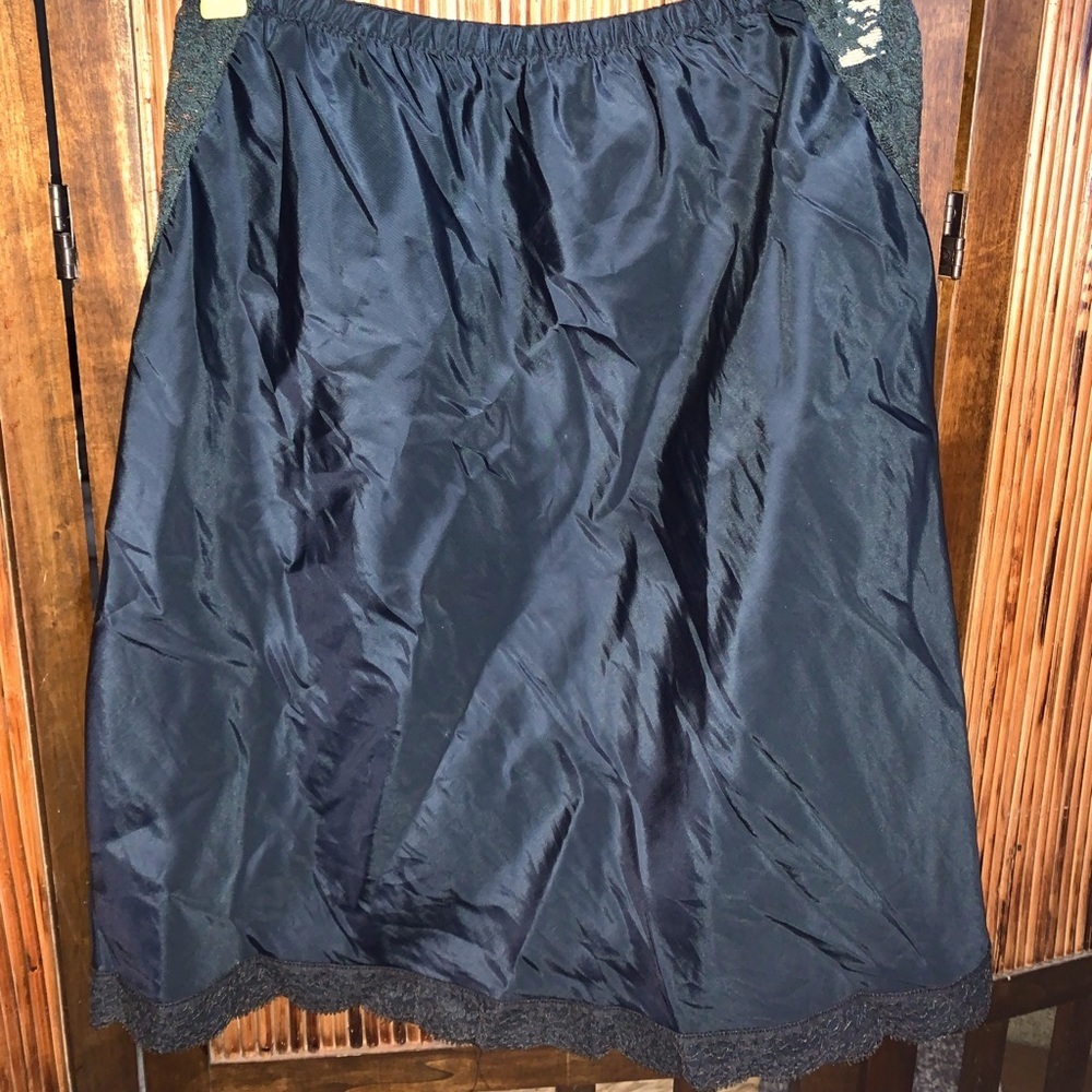 🎉3/20 Barbizon vintage black half slip size medium